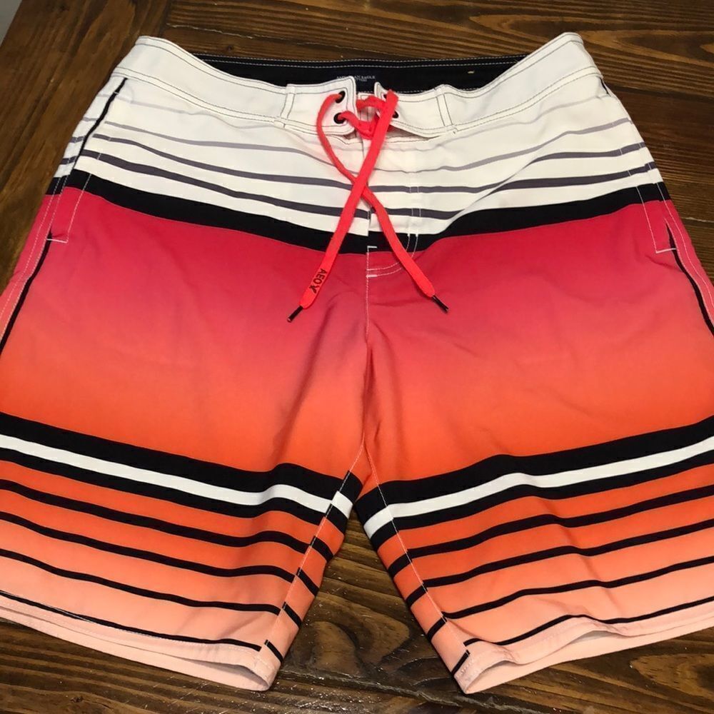 NWOT American Eagle Outfitters Mens Board Shorts, Size Medium